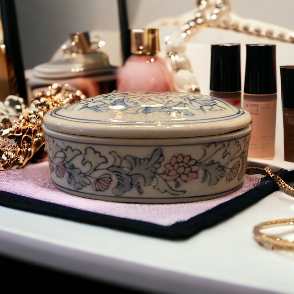 Vintage Porcelain Jewelry / Trinket Box